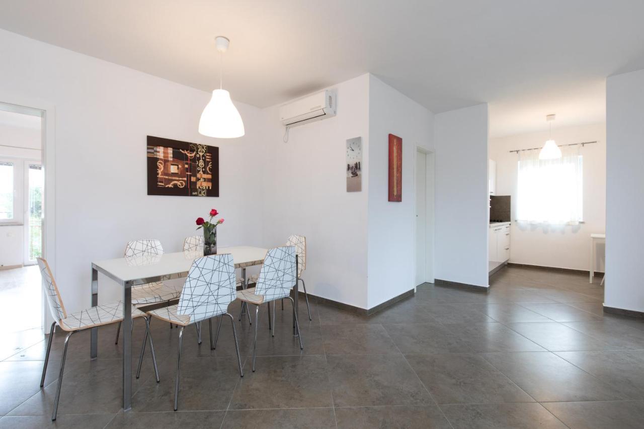 Apartmani Laura Krk Krk Town Exterior foto